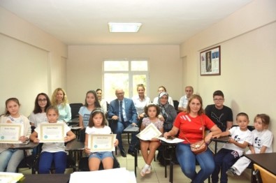 Süleymanpaşa Belediyesi'nin Öğrencileri Sertifikalarını Başkan Eşkinat'ın Elinden Aldı