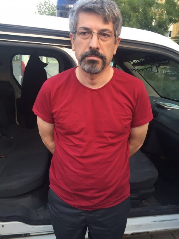 Tanınmamak için sakal bırakan amiraller