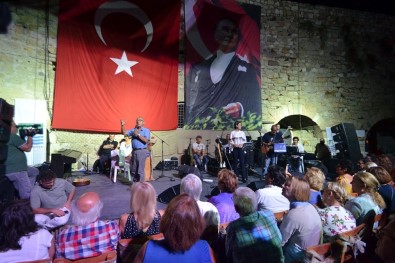 Ataol Behramoğlu 'Foça Dörtlükleri'ni Tanıttı