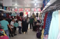 OKUL ÜNİFORMASI - Bayram Ve Okulların Açılması Aynı Aya Gelince Veliler Perişan Oldu