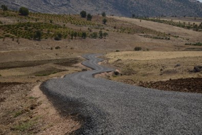 Ergani Kırsal Mahalle Yollarında 121 Kilometre Yol Çalışması