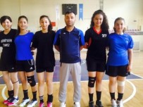 DINDAR - Melikgazi Hentbol Kursundan Milli Takım Ve Süper Lige Sporcu Gitti