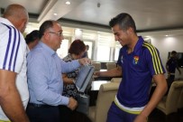 YALOVASPOR - Salman, Kıbrıs Yalovaspor'u Ağırladı