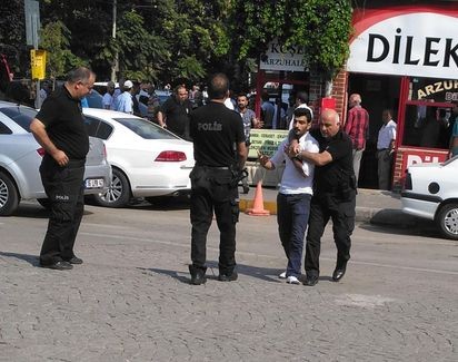 Bursa'da adliye karıştı, polis havaya ateş açtı!