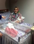 NORMAL DOĞUM - Ankara'da 2017'Nin İlk Bebeği 'Hatice Zümra' Oldu