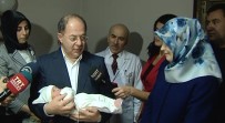KADIN SAĞLIĞI - Ankara'da Yılın İlk Bebeğini Bakan Kucakladı