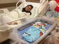 Bakan Kaya Ümraniye'deki Yılın İlk Bebeğini Ziyaret Etti