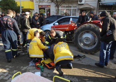 Dingili Kırılan Traktör Otomobile Çarptı Açıklaması 2 Yaralı