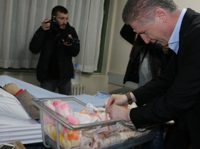 Sivas'ta Yeni Yılın İlk Bebeği Ayşe Betül Oldu