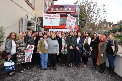 AK Parti Kadın Kolları'nın Yardım Tırı Yola Çıktı