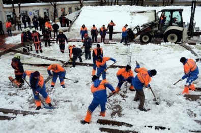 Ataköy'de Tentenin Altında Kalan 1 Kişi Hayatını Kaybetti