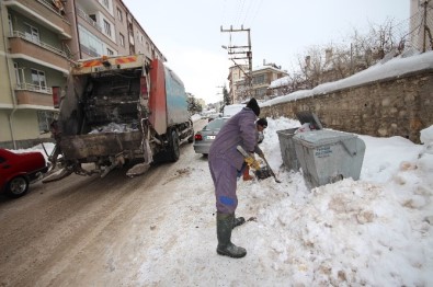 Beyşehir'de Temizlik İşçilerinin Karla İmtihanı