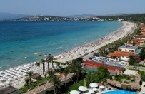 YERLİ TURİST - Çeşme'de Yabancı Turist Azalırken, Yerlide Artış Yaşandı