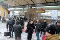 TREN SEFERLERİ - Donan Makas Hızlı Tren Seferini Aksattı
