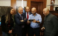 İSMAIL YÜKSEK - Döşemealtı Kadın Futbol Takımı Yöneticileri Rektör Yüksek'i Ziyaret Etti