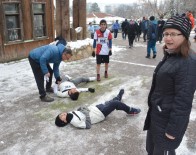 KIZ ÖĞRENCİLER - Eksi 7 Derecede Donduran Koşu