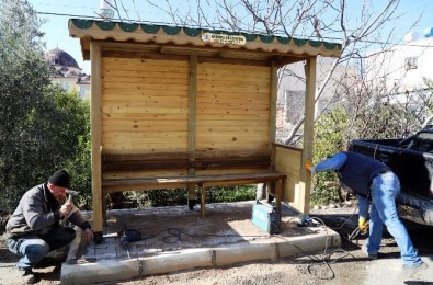 Erdemli Belediyesi Marangozhanesi Üretim Ve Montaj Çalışmalarına Devam Ediyor