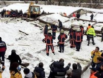 İstanbul'da cami avlusundaki tente çöktü
