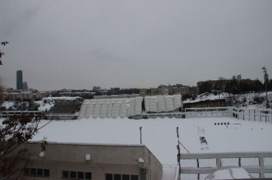 İTÜ'nün Maslak'taki Stadyumun Çatısı Yoğun Kar Nedeniyle Çöktü