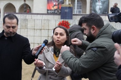 Mersin'de Gazeteciler Günü'nde Kelepçeli, Ekmekli Protesto