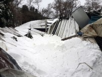 İLKAY - Sarıyer'de Yoğun Kar Nedeniyle Halı Sahanın Çatısı Çöktü
