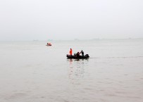 DALGIÇ POLİS - Selde Kaybolan 2 Kişi Denizde Aranıyor