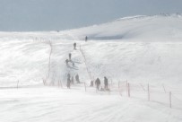 Tipinin Oluşturduğu 'Kar Şelalesi' Görenleri Büyüledi Haberi