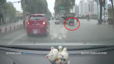 Tırın Altından Böyle Sağ Çıktı