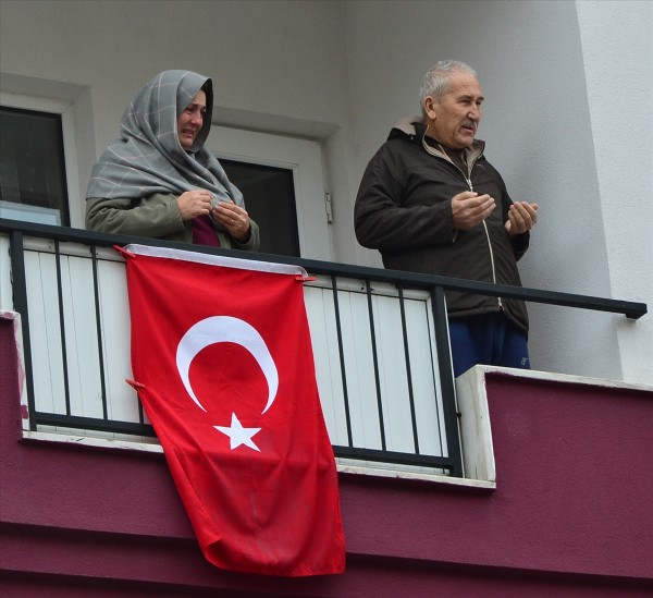 Çanakkale şehidini gözyaşlarıyla uğurladı