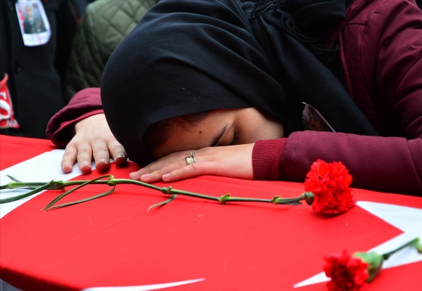 Çanakkale şehidini gözyaşlarıyla uğurladı