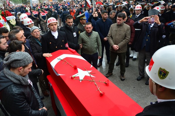 Çanakkale şehidini gözyaşlarıyla uğurladı