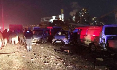 İzmir'de 20 Araç Birbirine Girdi Açıklaması 1 Ölü, 7 Yaralı