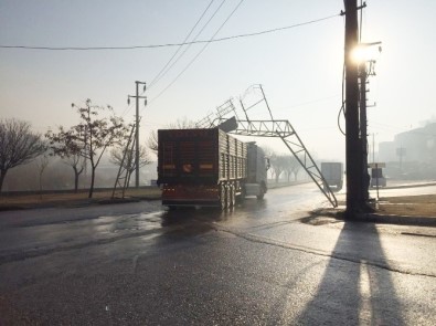 Milas'ta Damperi Açık Unutulan TIR Korku Saçtı