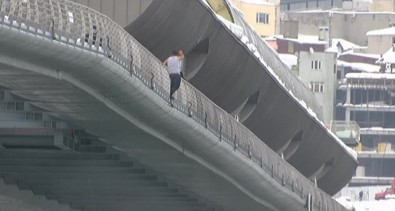 Haliç Metro Köprüsü'nden böyle atladı