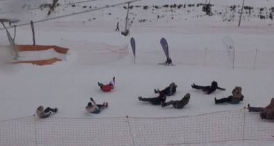 Palandöken'de Kadınların Leğen-Board Keyfi