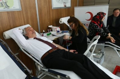 Başkan Kamil Saraçoğlu'ndan 'Kan Bağışı Kampanyası'na Destek