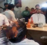 Çılgın Berber Müşterisinin Saçını Yaktı