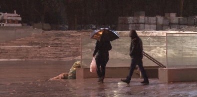 İstanbullular Yağmura Hazırlıksız Yakalandı