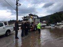 İSHAKÇELEBI - Kar Sonrasında Muhtarlıklar Sahada