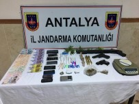 Manavgat'ta Silah, Uyuşturucu Ve Sahte Para Ele Geçirildi