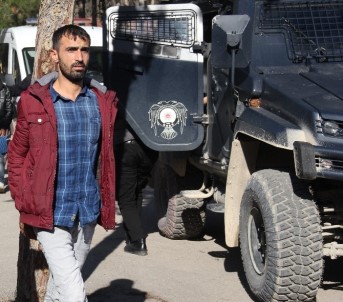 Polise Taş Atan PKK Yandaşına 3 Yıl 1 Ay 15 Gün Hapis Cezası