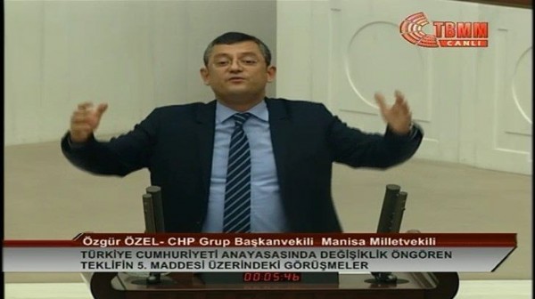 CHP'liler kürsüyü işgal etti, kavga çıktı