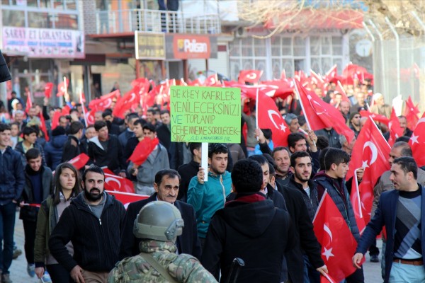 Diyarbakır'da 'Teröre Lanet Şehide Saygı' mitingi
