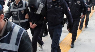 5 Polis Ve 1 Akademisyene FETÖ'den Tutuklama