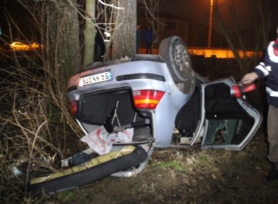 Akyazı'da Otomobil Şarampole Uçtu Açıklaması 1 Yaralı