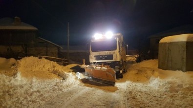 Ankara Büyükşehir'in Çevre İlçelerdeki Karla Mücadelesi Devam Ediyor