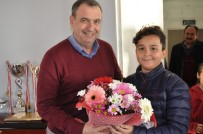 RESİM YARIŞMASI - Ayvalık'ta Kent Konseyi Çocuk Meclisi'nden Başkan Gençer'e Ziyaret