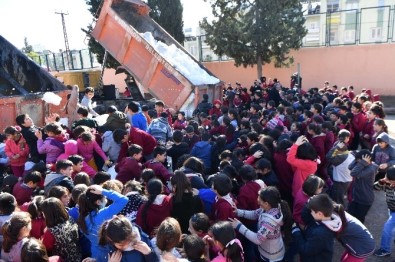 Başkan Çetin'den Öğrencilere Kar Sürprizi