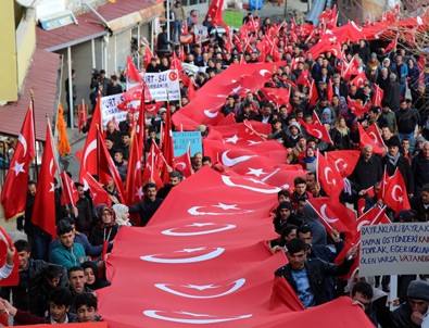 Diyarbakır'da 'Teröre Lanet Şehide Saygı' mitingi