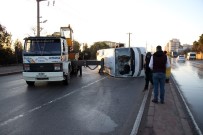 SERVİS OTOBÜSÜ - Fabrika İşçilerini Taşıyan Servis Devrildi Açıklaması 11 Yaralı